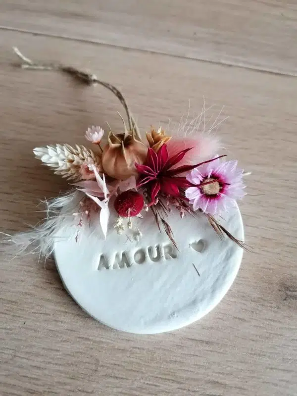 medaillon-fleurs-sechees-amour