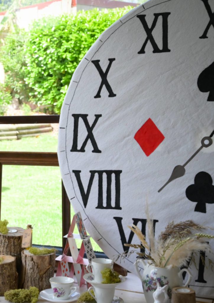 horloge diy alice au pays des merveilles