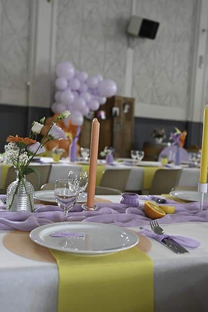 deco de table violet orange jaune